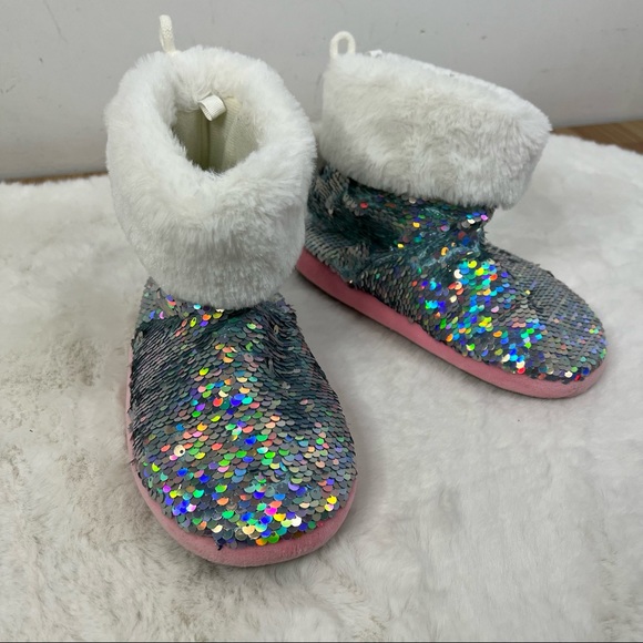 NEW Iridescent Silver Sequinned Faux Fur Lined Slippers Size Girls Large - Picture 9 of 9